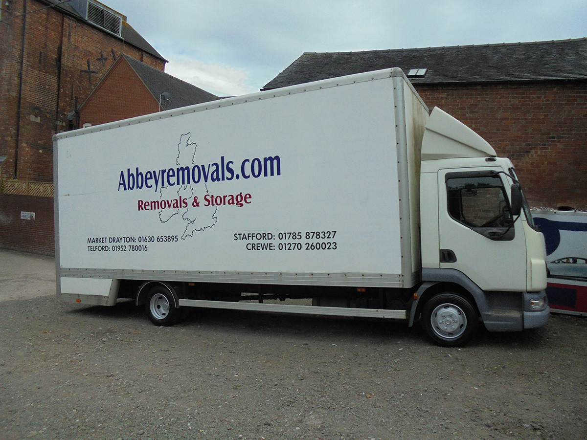 Removal team and vehicle